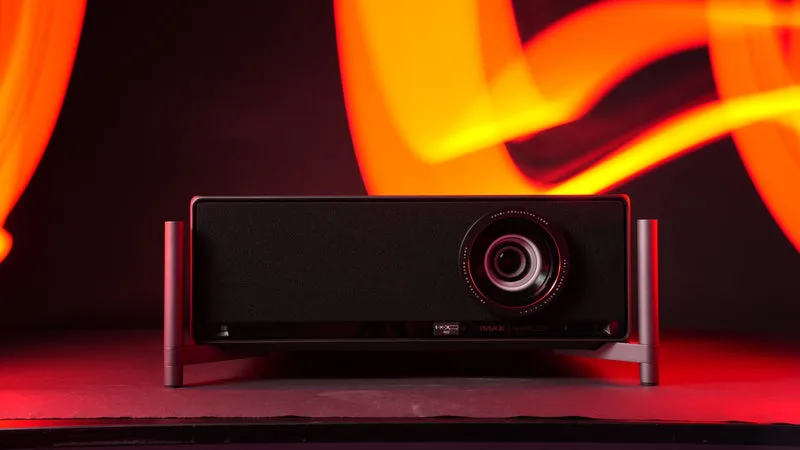 XGIMI Titan Dual - 4K UHD Laser Heimkino Beamer, 5000 Lumen
