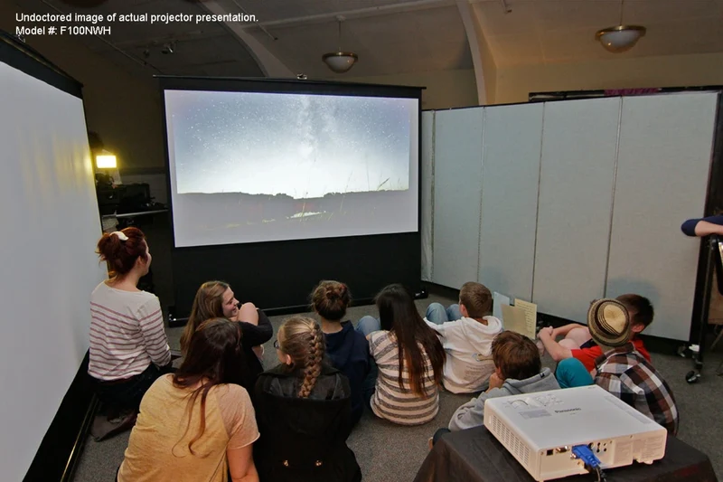 Elite Screens - EZ Cinema - Mobile Kofferleinwand - mit dem MaxWhite Tuch
