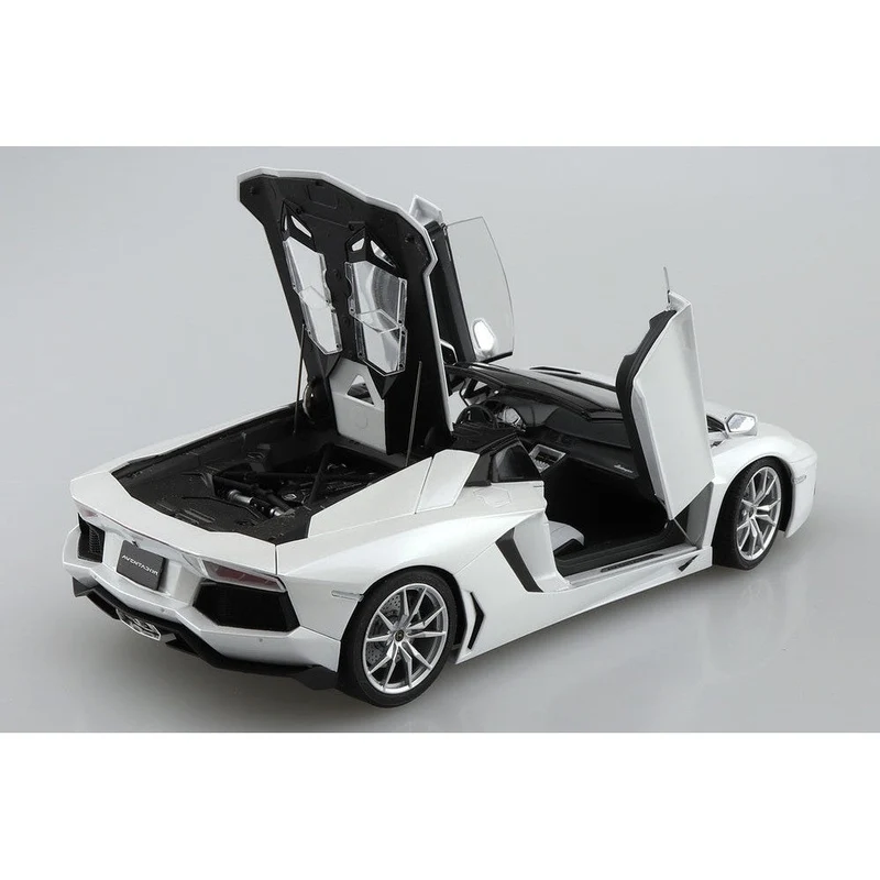 Aoshima 1/24 Lamborghini Aventador LP7004 Roadster 12