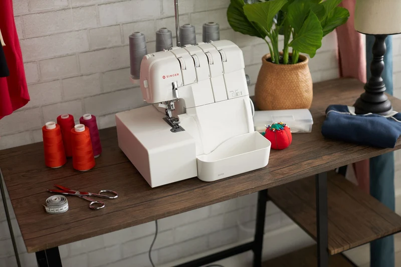 SINGER S0705 Overlock Machine