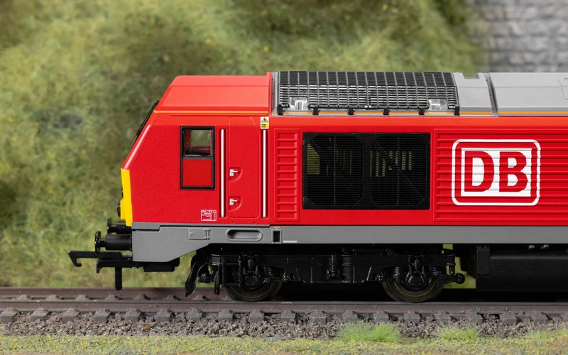 Hornby OO DB Schenker Class 67 67015