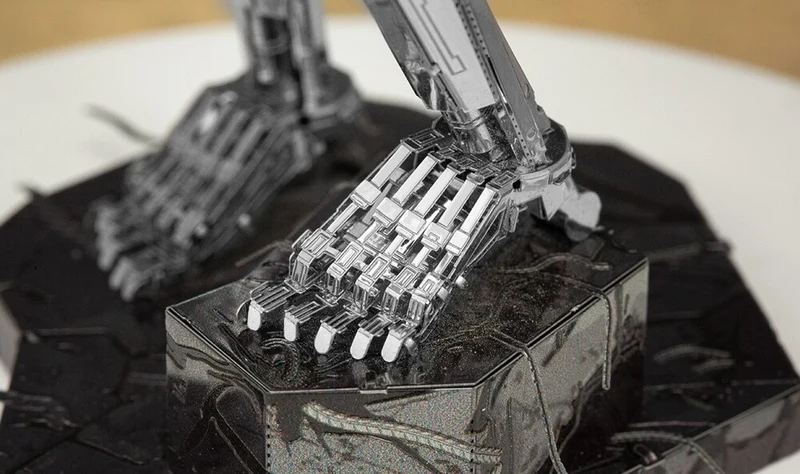 Metal Earth - 3D Metal Model Kit - ICONX The Terminator T-800 Endoskeleton
