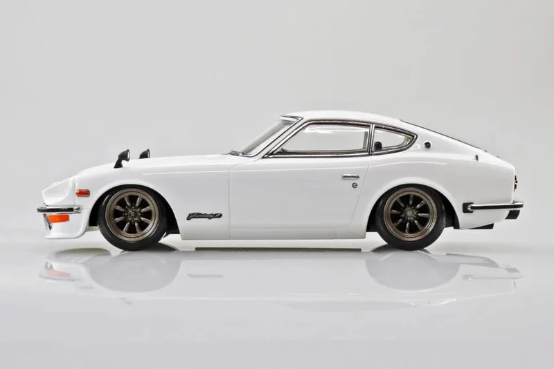 Aoshima 1/32 Snap Nissan S30 Fairlady Z (White)