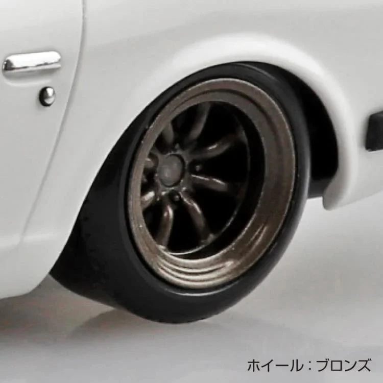 Aoshima 1/32 Snap Nissan S30 Fairlady Z (White)
