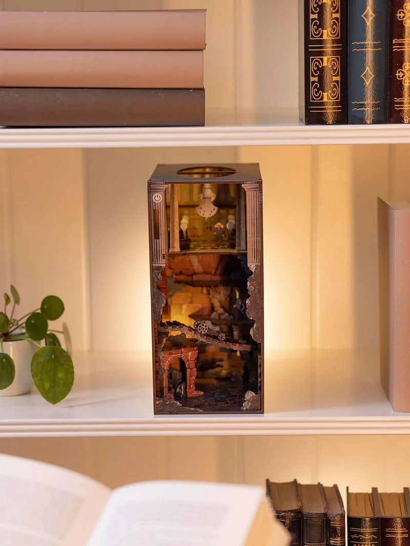 Revell 1/24 Harry Potter: Gringotts Bank Book Nook