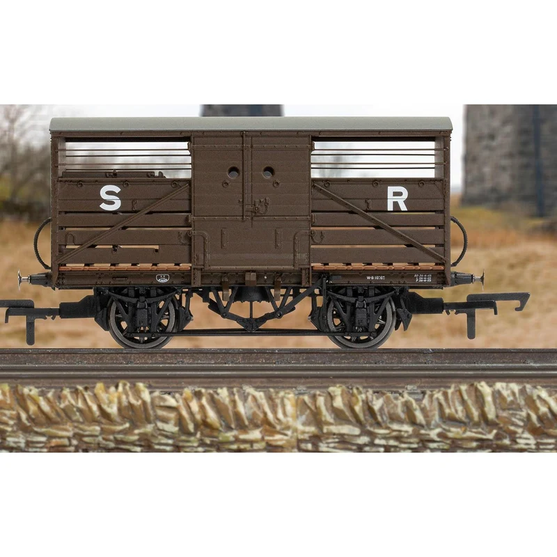 Hornby OO SR Cattle Wagon 53698