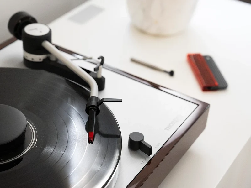Concorde Music Red